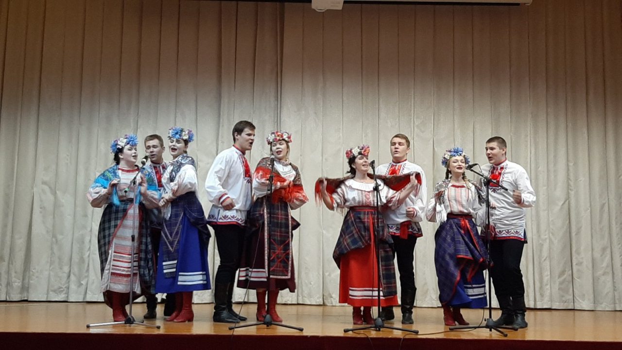 30 марта в Червеньском доме-интернате для детей-инвалидов с благотворительным концертом выступила арт-фольк группа «Велес»