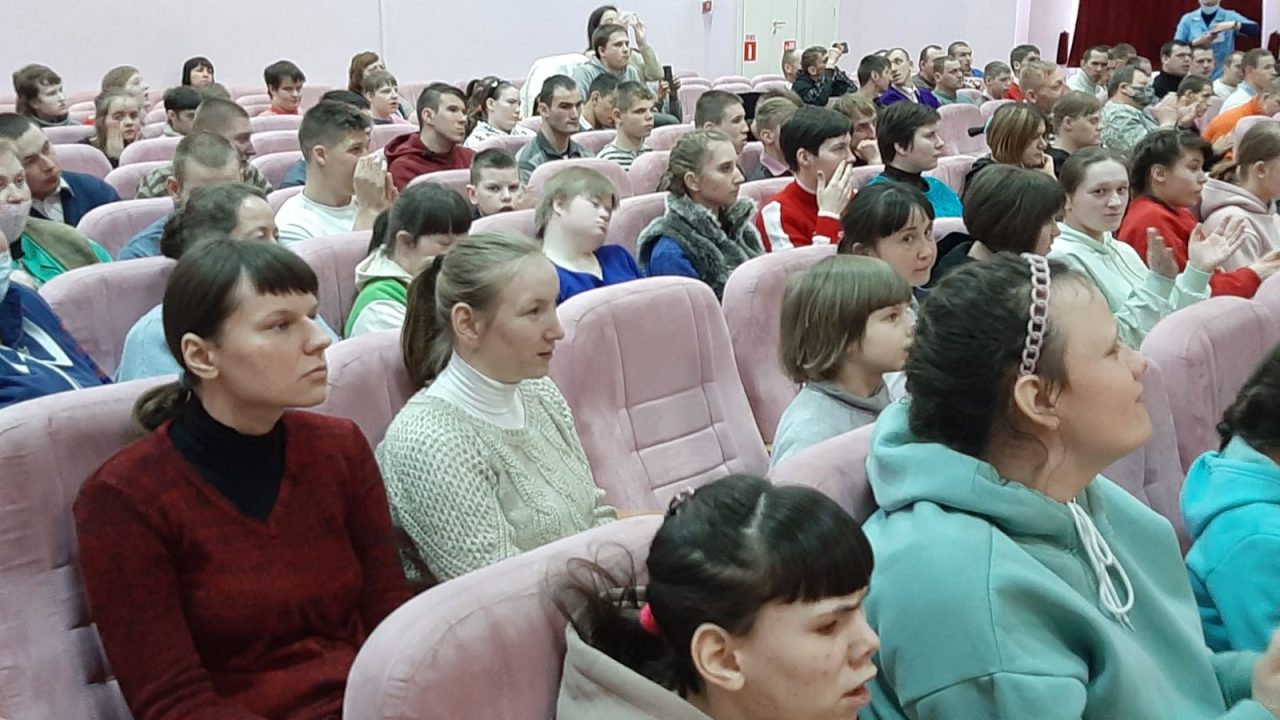 30 марта в Червеньском доме-интернате для детей-инвалидов с благотворительным концертом выступила арт-фольк группа «Велес»