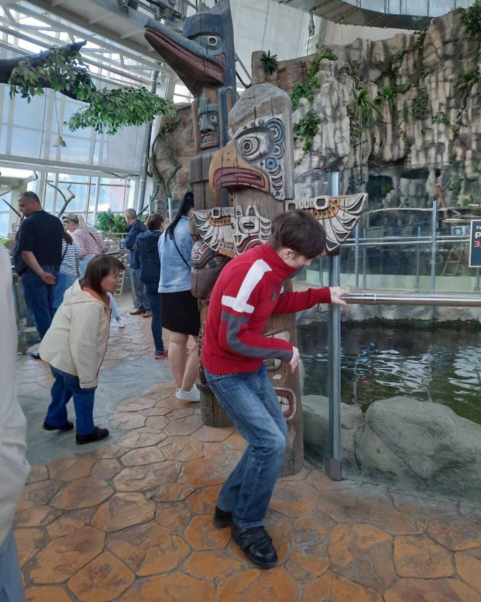 Наши подопечные из Логойского дома-интерната побывали на представлении в Минском дельфинарии «Немо»