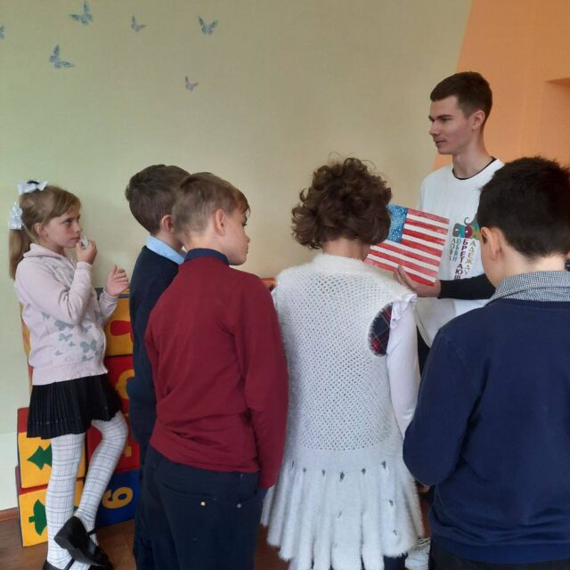 Познавательно-игровая программа о туризме и путешествиях для ребят из Вилейской школы-интерната