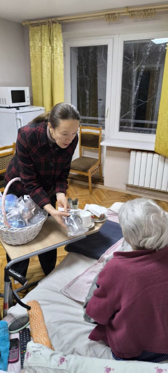 В рамках акции «От всей души» Фонд оказал посильную помощь пансионату ИСТОК – приобрел поильники для проживающих в паллиативном отделении