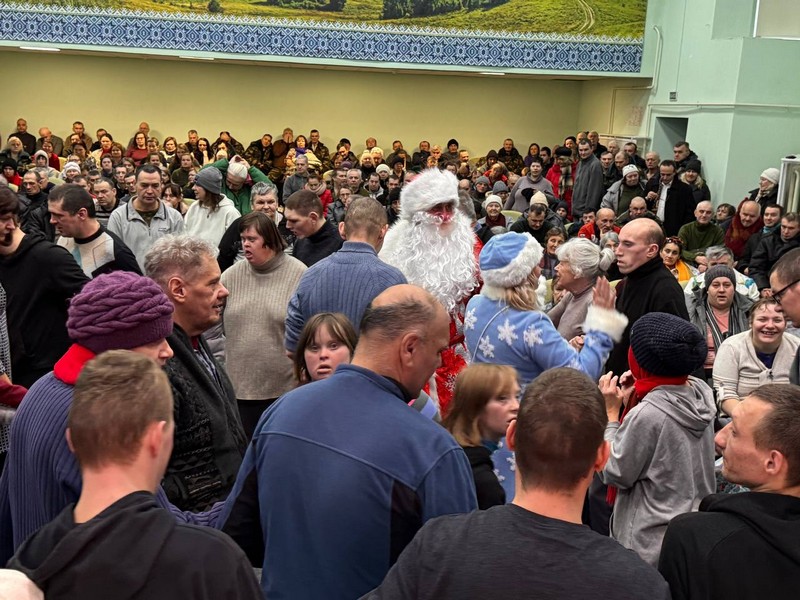 26.12.2024 волонтеры объединения «Доброе сердце» факультета дошкольного образования БГПУ в сотрудничестве с Первичной Профсоюзной организацией работников БГПУ и нашим Фондом провели благотворительное мероприятие для подопечных ГУ «Минский городской социальный пансионат «Вяча»