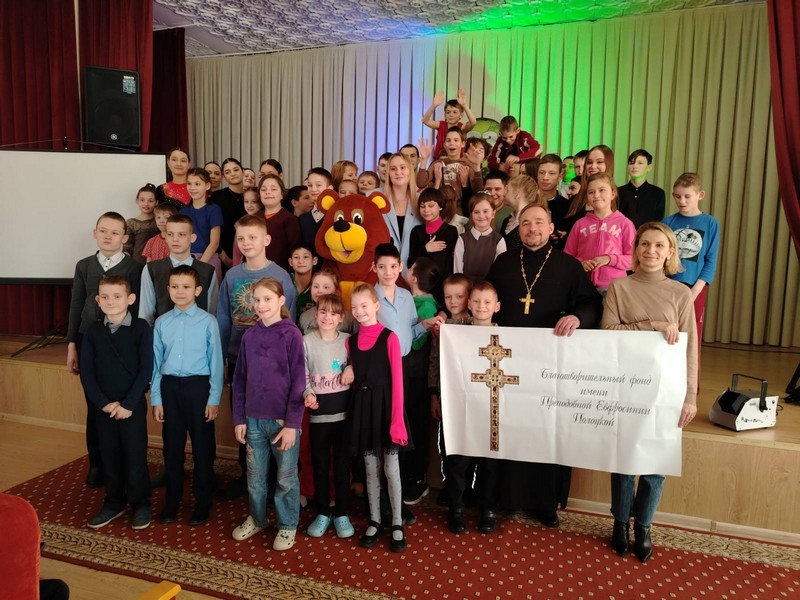 Сегодня совместно со студентами и волонтерами БГУФК мы посетили Руденскую специальную школу-интернат, оказали помощь, привезли угощение и концертно-развлекательную программу