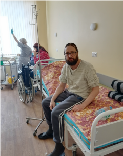 У Ивана лимфома Ходжкина. Сейчас ведётся сбор средств на препарат Nivolumab, который жизненно необходимо получать в течение года ежемесячно