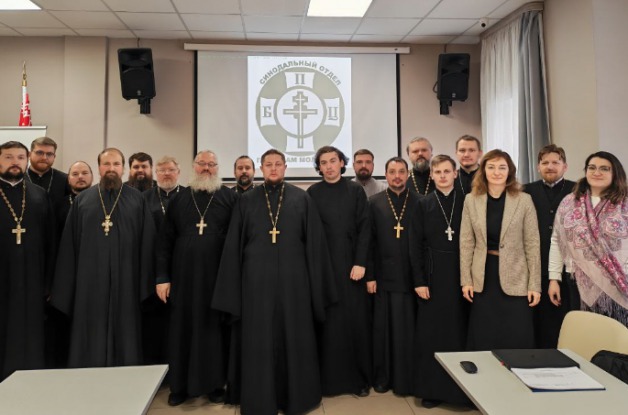 12 декабря в рамках XI Белорусских образовательных Рождественских чтений в образовательном центре нашего Фонда состоялся круглый стол на тему «Просвещение и современность: формирование личности в эпоху цифровых вызовов и духовных поисков»