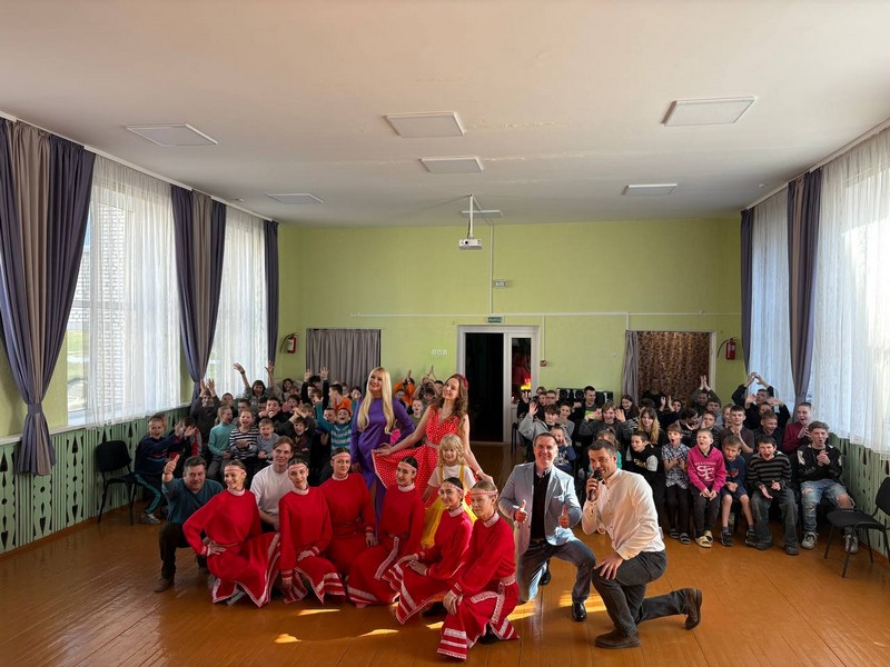 5 апреля съездили в Каменскую школу-интернат, передали угощение, помощь от Фонда, ну и самое главное хорошее настроение!